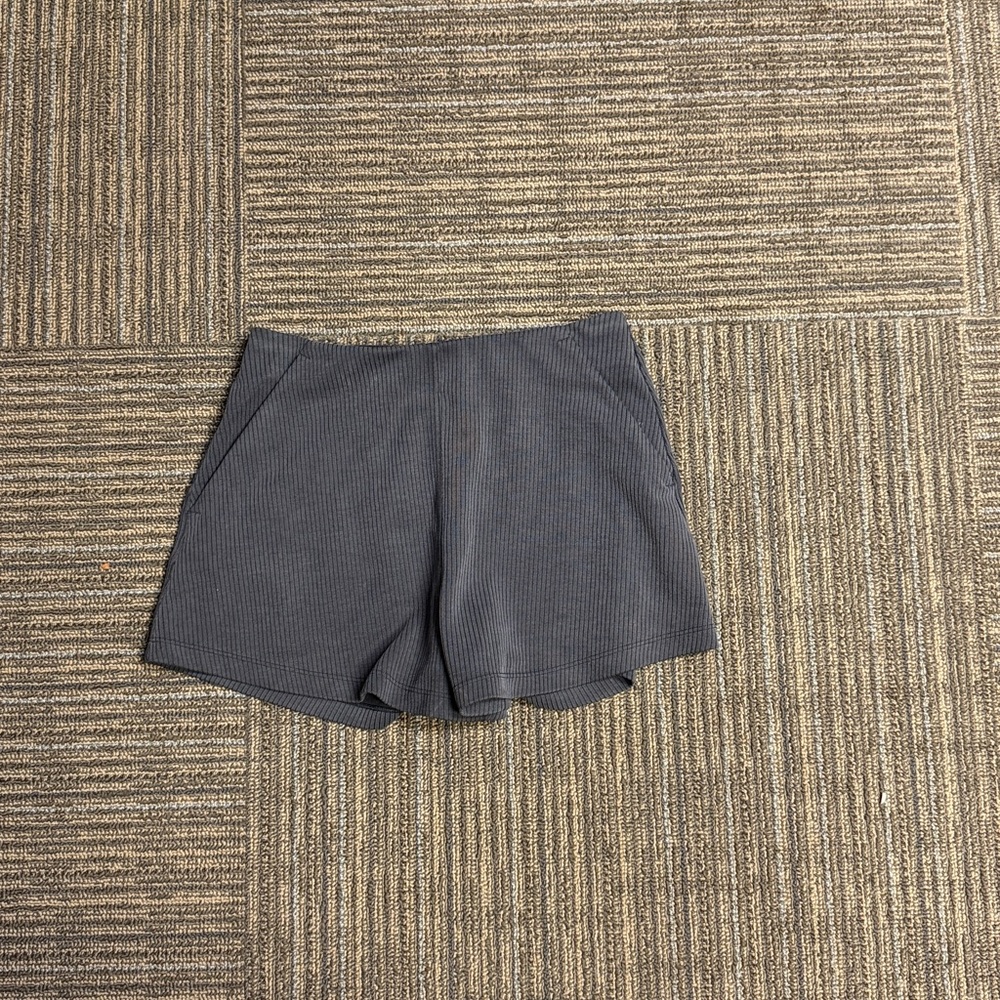 Lululemon Gray Ribbed Shorts size 4